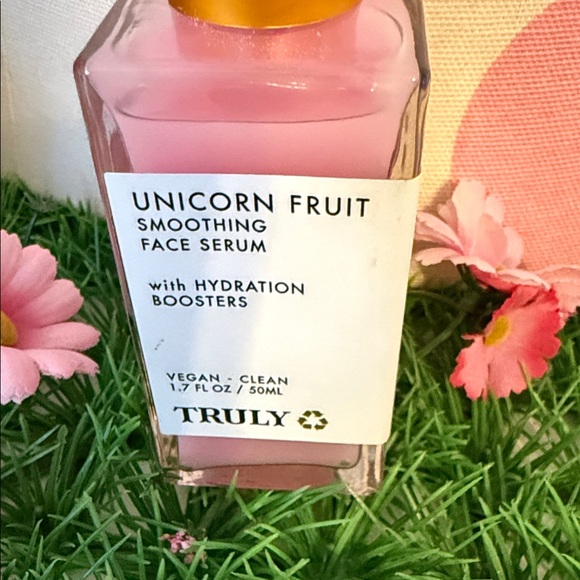 TRULY Unicorn Fruit Smoothing Face Serum - Picture 3 of 3